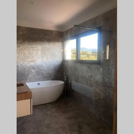 Vila Le Petit Pinarello, Villa 5 Etoiles Pour 10 Personnes, Piscine Chauffee, Plage A 200M